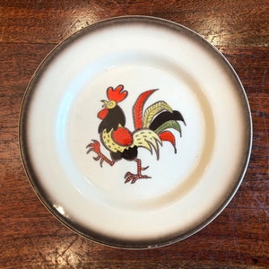 Mid Century METLOX Poppytrail California 7.5&quot; Salad / Bread / Dessert Rooster Plate - Vintage Farmhouse Decor - Poppytrail Rooster Plate