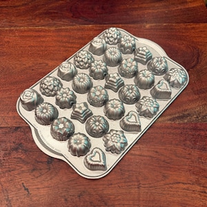 ヴィンテージ Nordic Ware ノンスティック 厚手アルミ製 ミニチュア バント ティーケーキ＆キャンディー ベーキングモールドパン - Nordic Ware チョコレート / キャンディー / ソープモールド