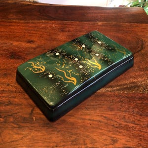 Scatola per sigarette in ceramica blu-verde subacquea firmata da Marc Bellaire, detto Le Richeux, in stile moderno di metà secolo, anni '50, per Harper Pottery Co. CALIF.