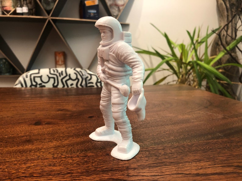 1970 Louis Marx White Plastic 6 Astronaut with Rock /& Bag Toy Figurine Sale Vintage c