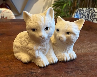 Vintage wit porseleinen beeldje Kitty Cat / Kitten uit de jaren 1970 - Animal Miniature - Feline Miniatures