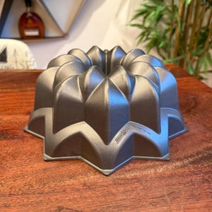Vintage Nordic Ware Non-Stick Thick Aluminum Fleur de Lis Bundt Cake Baking Mold - Silver Metal Baking Pan - Baker&#39;s Accessories Gift