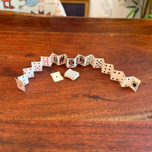 Accesorios de juego de cartas de dos barajas para Barbie y Ken, de Mattel, de los años 70. Accesorio retro de casa de muñecas de los años 70. Decoración para sala de juegos.