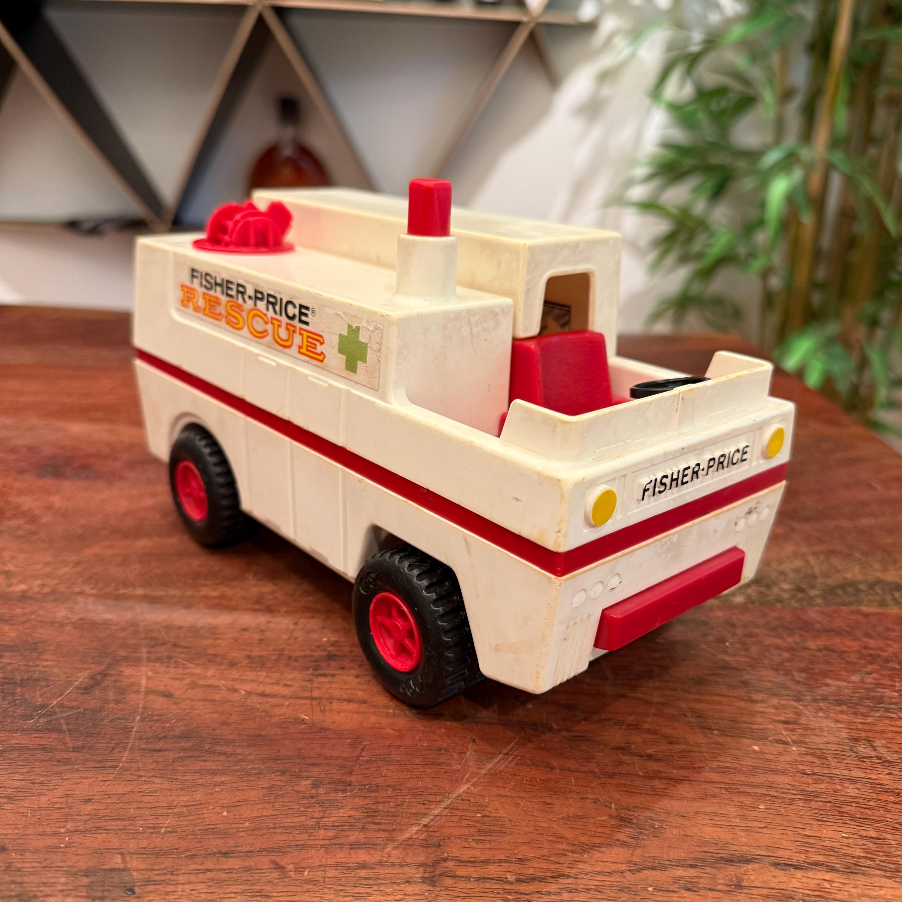 【希少品】Fisher-Price RESCUE 消防車 1974年製おもちゃ Vintage C. 1974 Fisher-price 303 Rescue Vehicle Toy - Retro 1970's