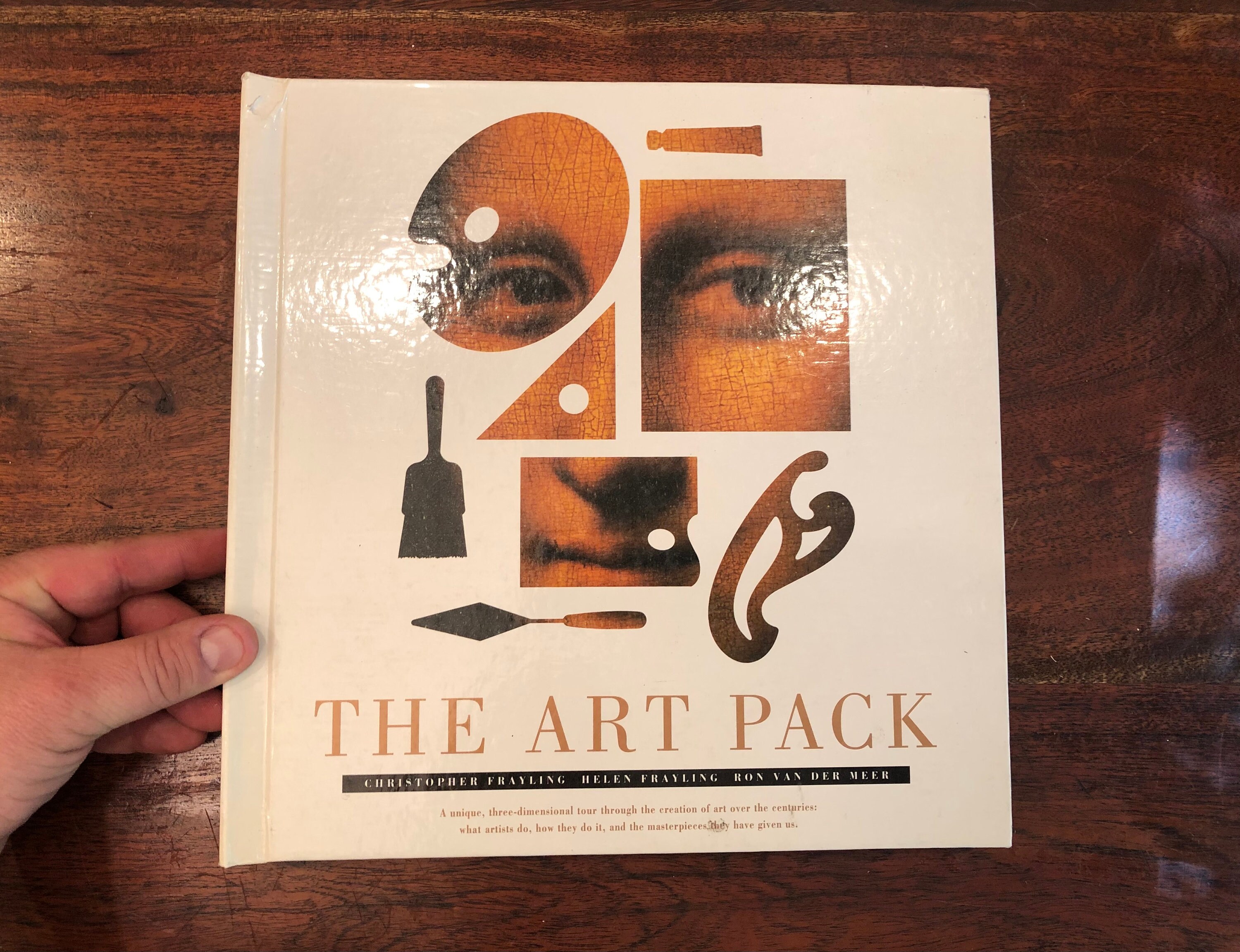 THE ART BOOK（ペーパーバック） Vintage C. 1998 the Art Pack Book 3-D Tour Through the