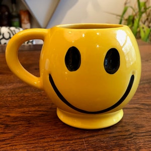 Vintage 1970&#39;s McCoy Pottery Smiley Face Mug - Vintage Yellow McCoy Smiley Face Mug - Smiley Face Coffee Mug - Vintage McCoy Pottery