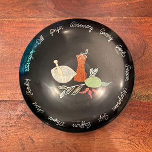 Mid Century Couroc of California Herbs Spice of Life 13.25&quot; Black Salad Serving Bowl - Vintage Salad Accessories Cooking Baking Bowl