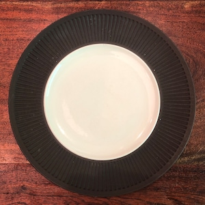 Mid Century Danish Modern 1960's Dansk Designs Denmark Dark Brown Flamestone 11-5/8" Talerz obiadowy IHQ Jens Quistgaard