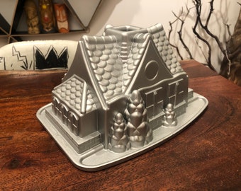 Vintage Nordic Ware Thick Aluminum Non-Stick Gingerbread House Cake Mold Baking Pan - Vintage Christmas Decoration - Christmas Cake Pan