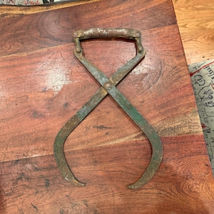 Antique Henderson Forged Iron Ice Block Tongs - Vintage Rustic Farmhouse Farm Kitchen Decor - Old Metal Ice House Grip Industrial Home Decor