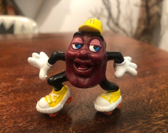 Vintage c. 1987 The California Raisins Hard Rubber California Raisin Rolling Skater Figurine - 1980s California Raisin 80s Miniature Toy
