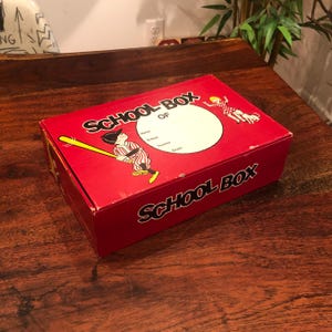 Boîte de rangement en carton pour fournitures scolaires élémentaires en carton rouge vintage des années 1970 - Boîte d'école rétro des années 70