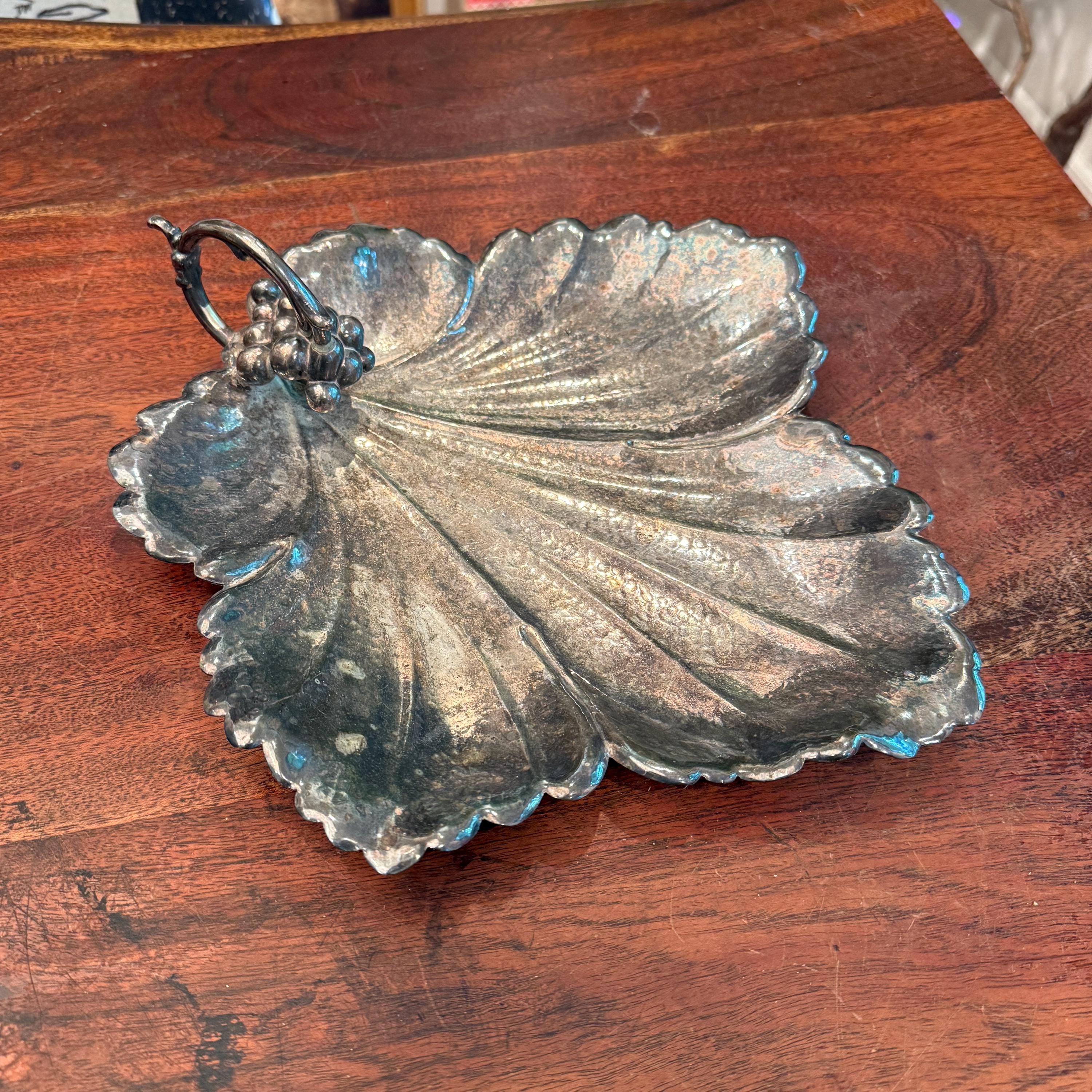 ヴィンテージ カップボード grape bunch Antique C. 1920 Weidlich