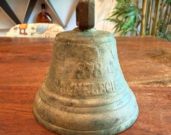 Campana de vaca/campana escolar antigua suiza de latón macizo pesado Saignelecier Chiantel Fondeur, circa 1878 - Fabricada en Suiza - Decoración del hogar del siglo XIX