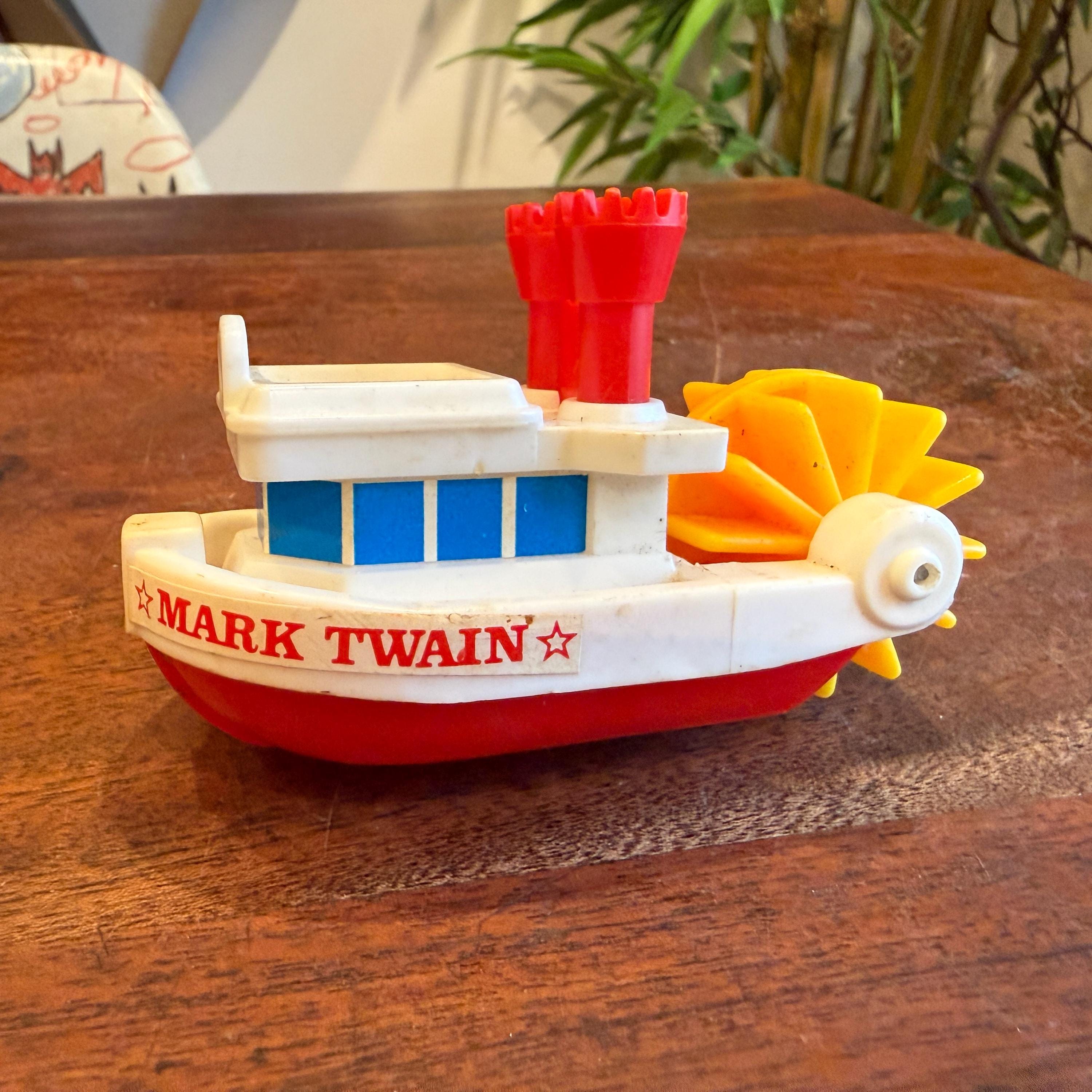 Vintage C. 1986 Disneyland Playmates Play Set Mark Twain Steamboat