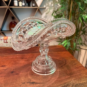 Antique 1890&#39;s Victorian U.S. Glass Company King&#39;s Crown Pattern Banana Boat Pedestal Fruit Bowl Vintage 19th Century Tableware Centerpiece