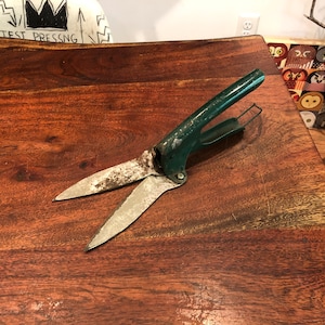Mid Century Hunter Green & Silver Steel Garden Clippers - Works - Vintage Metal Gardening Shears - Gardener&#39;s Tool - Garden Tools