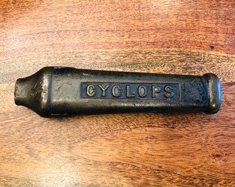 Antique CYCLOPS Cast Iron Fencing Nail Puller Handle - Union Hardware Co. Torrington Conn. USA