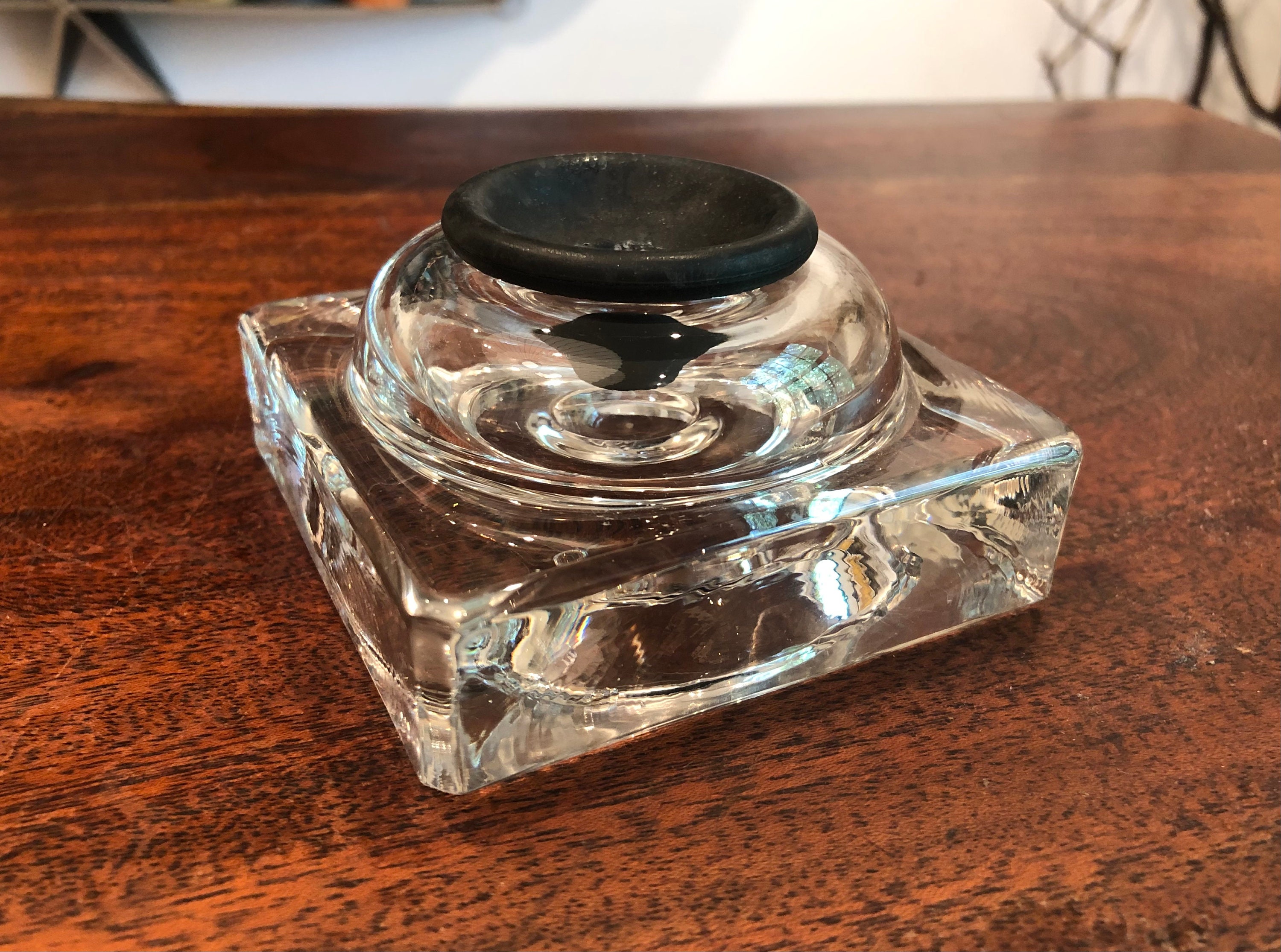 Glass inkwell