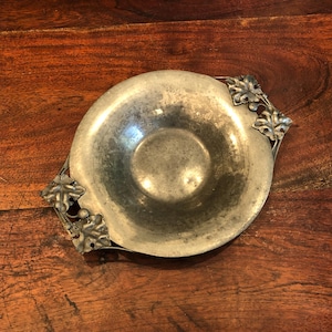 Antique 1920&#39;s Arts & Crafts Movement Hammered Pewter Bowl with Leaves and Berries by Sergei S. Nekrassoff - Vintage Arts and Crafts Period