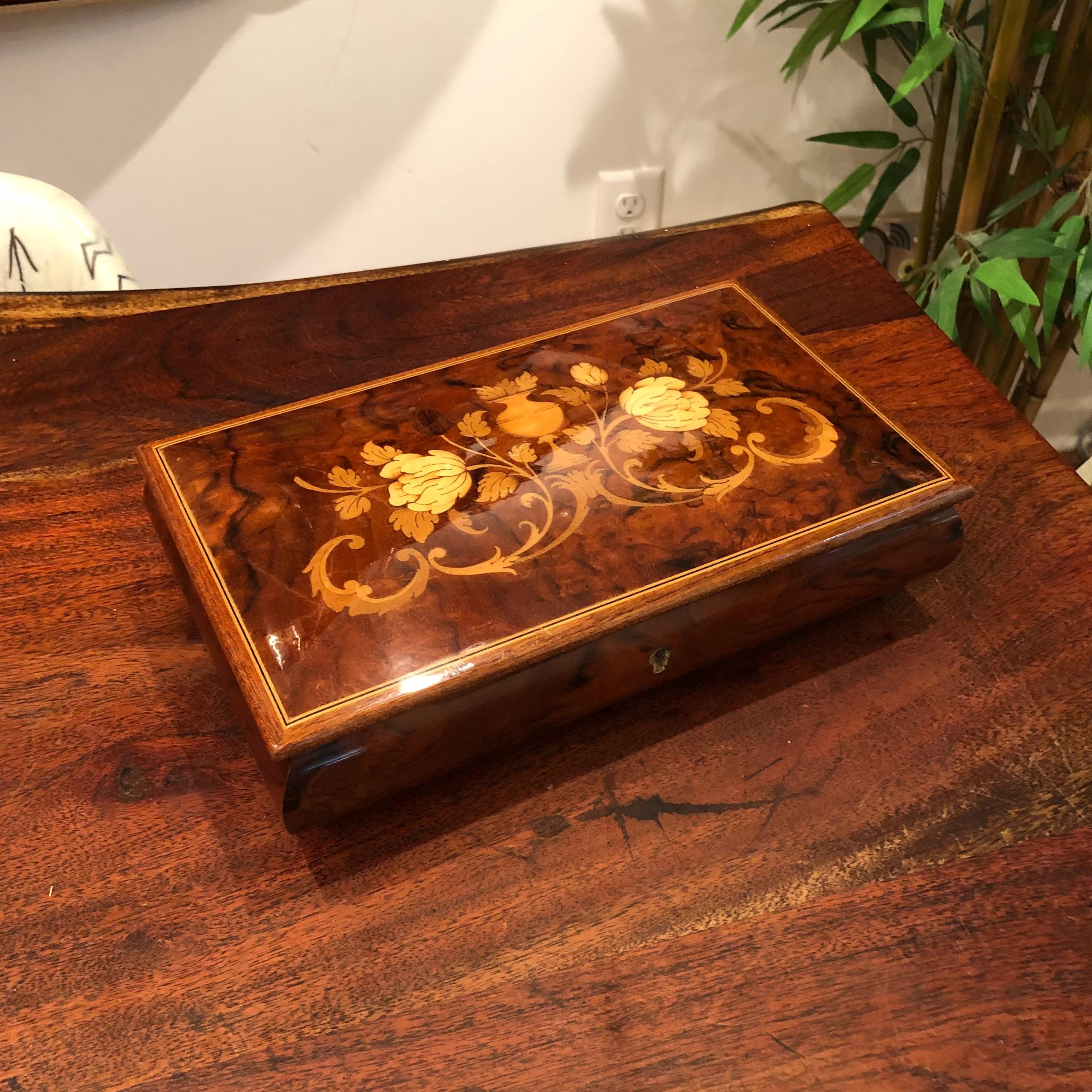 Vintage Italian Hand Crafted Inlaid Wood Reuge Musical Vintage Italian Hand Crafted Inlaid Wood Reuge Musical