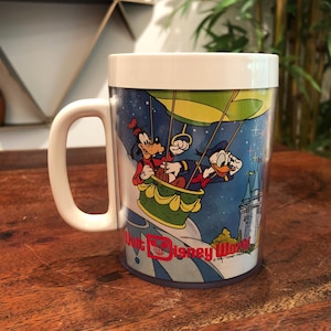 Vintage Walt Disney World Souvenir Thermo Serv 10 oz. Plastic Children's Mug Mickey Mouse Minnie Mouse Donald Duck Goofy in Hot Air Balloon