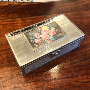 Caja de dulces antigua de madera y metal con diseño botánico de los años 40 / Caja con cerradura y espejo - Caja con cerradura antigua de los años 40 Caja de dulces antigua Caja de almacenamiento antigua