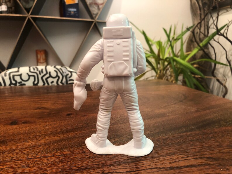 1970 Louis Marx White Plastic 6 Astronaut with Rock /& Bag Toy Figurine Sale Vintage c