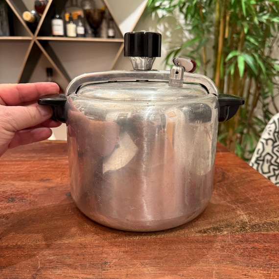 Vintage 1940s Art Deco EKCO Thick Aluminum 4 Quart Pressure Cooker