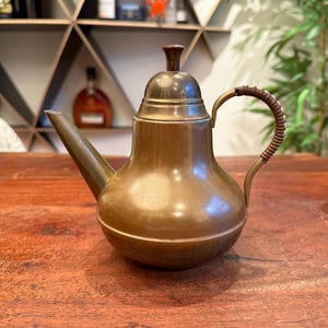 Mid Century Holland Brass & Copper Teapot with Woven Handle M Logo - Colonial Style Home Decor Dutch Kitchen Tableware European Home Decor