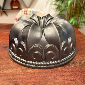 Vintage Nordic Ware Thick Aluminum Non-Stick Fleur de Lis Bundt Cake Mold Pan - French Style Kitchen Home Decor Baking Accessories Chef Gift