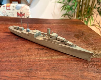 ミッドセンチュリー ハンドメイド 木製 アメリカ軍戦艦玩具 - アメリカ海軍 海兵隊。ヴィンテージ マリン ルーム デコレーション 海事フィギュア