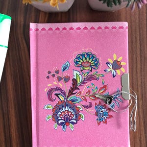 Diario con candado estilo vintage tamaño A6: diario seguro y elegante. Disponible en 4 colores