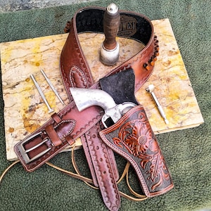 Handcrafted Western Leather Gunbelt With Floral Carving – Custom Fit Cowboy Style Leather Holster Gunbelt With Bullet Loops