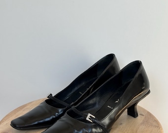 プラダ ブラックレザー キトゥンヒールパンプス メリージェーン バックル