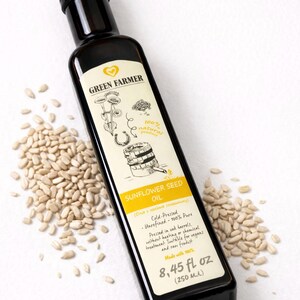 K&ouml;nnte beinhalten: Ein Set aus drei Keramikbechern mit gesprenkelter, matter Oberfl&auml;che. Die Becher sind in den Farben Creme, Hellgrau und Dunkelgrau gehalten. Jeder Becher hat ein schlichtes, minimalistisches Design, ideal f&uuml;r Kaffee oder Tee.