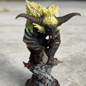 Estatua de resina de la Bestia del Trueno Furioso / Figura de criatura fantástica poderosa / Exhibición dinámica coleccionable / Decoración de regalo