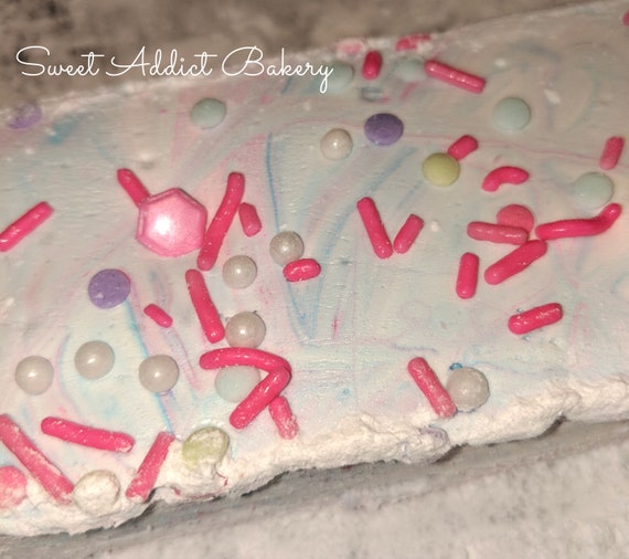 UNICORN (cotton candy flavored) gourmet MARSHMALLOWS - fun, festive and flavorful, great party favors - make great smores, put in hot cocoa Il_570xn