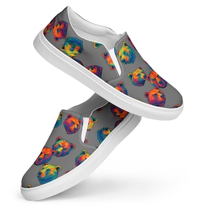 Cool Cubist Bear © Men’s slip-on canvas shoes