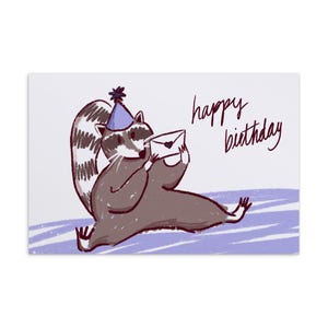 Carte postale mignonne imprimée d'anniversaire de raton laveur