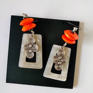 Creamsicle orange and cream dangle earrings, ethnic beige and orange autumn earrings , modern boho earrings, funky summer  swirl earrings