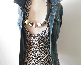Chunky Leather Statement Necklace: Afrocentric Beaded Design