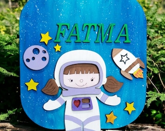 Plik laserowo wycinany „Kosmiczna dziewczyna”, znak dla dziecka astronauty, gotowy na Glowforge, wystrój pokoju Galaxy, plik SVG z kosmosem, znak do pokoju dziecięcego, projekt xTool