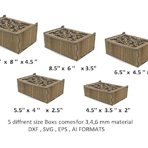 Op de afbeelding: Vijf houten dozen van verschillende afmetingen, elk met een decoratief bloemmotief op het deksel. De grootste doos meet 28 x 20 x 11 cm, de kleinste 11 x 9 x 5 cm. De afbeelding bevat tekst over de beschikbare formaten: DXF, SVG, EPS en AI.