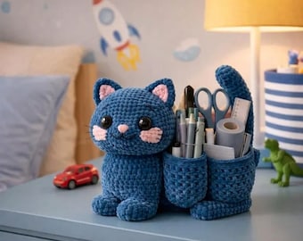 Patroon gehaakte bureauhouder lavendel kat - amigurumi paarse pennenhouder kitten - make-up met 3 vakken