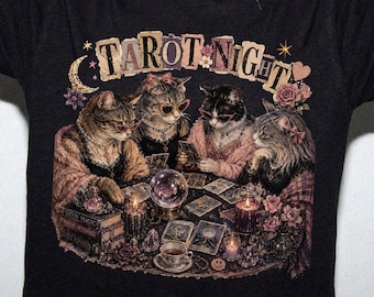 Design Notte dei Tarocchi, Gatto Mistico Tarocchi PNG, Gatto Stregonesco Lettura SVG, Gatti Sfera di Cristallo Top, Maglietta Amante dei Tarocchi