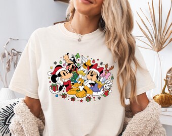 Disney Navidad PNG, Mickey Mouse Minnie Donald Goofy Daisy Pluto Navidad PNG, Camiseta navideña Clipart, Mickey Mouse PNG, Navidad Png