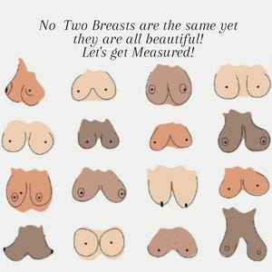 Puede incluir: Una taza de cer&aacute;mica blanca con un asa negra y el texto "But First, Coffee" en negrita negra. La taza est&aacute; sobre una superficie de madera. La taza parece tener una capacidad de unos 355 ml.