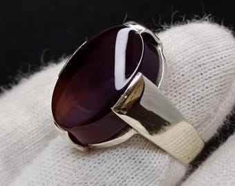 Handmade Yemeni Aqeeq Ring: Dark Red Agate Sterling Silver