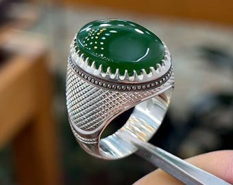 Men's Green Agate Ring: Sterling Silver Sabz Aqeeq Crown Bezel